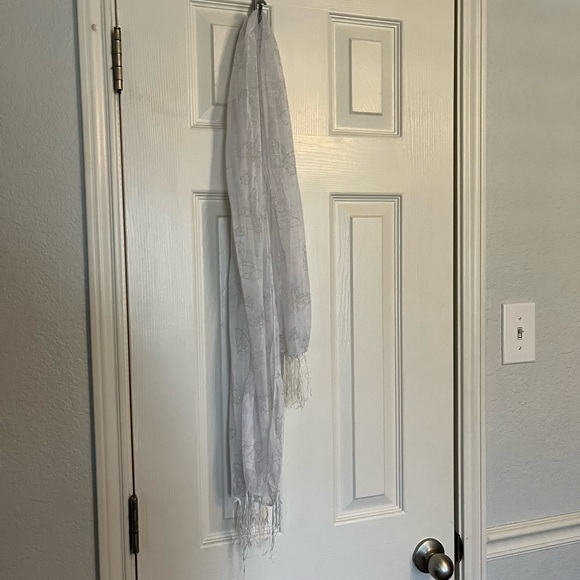 White scarf - Picture 2 of 3